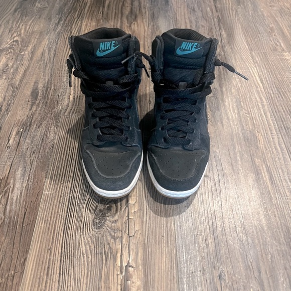 Women’s Nike Dunk Sky High Sneakers Size 5 Black - Picture 3 of 9